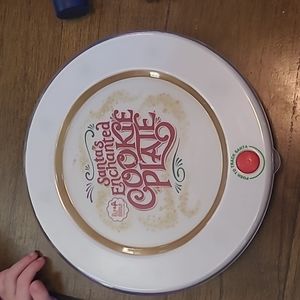 Santa's enchanted cookie plate by Elf on the shelf